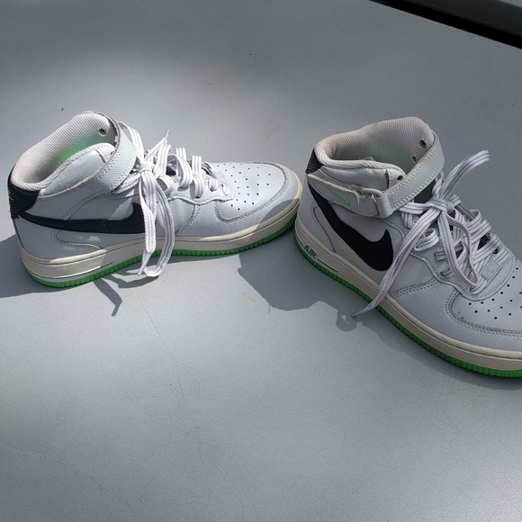 Nikes - Picture 4 of 7